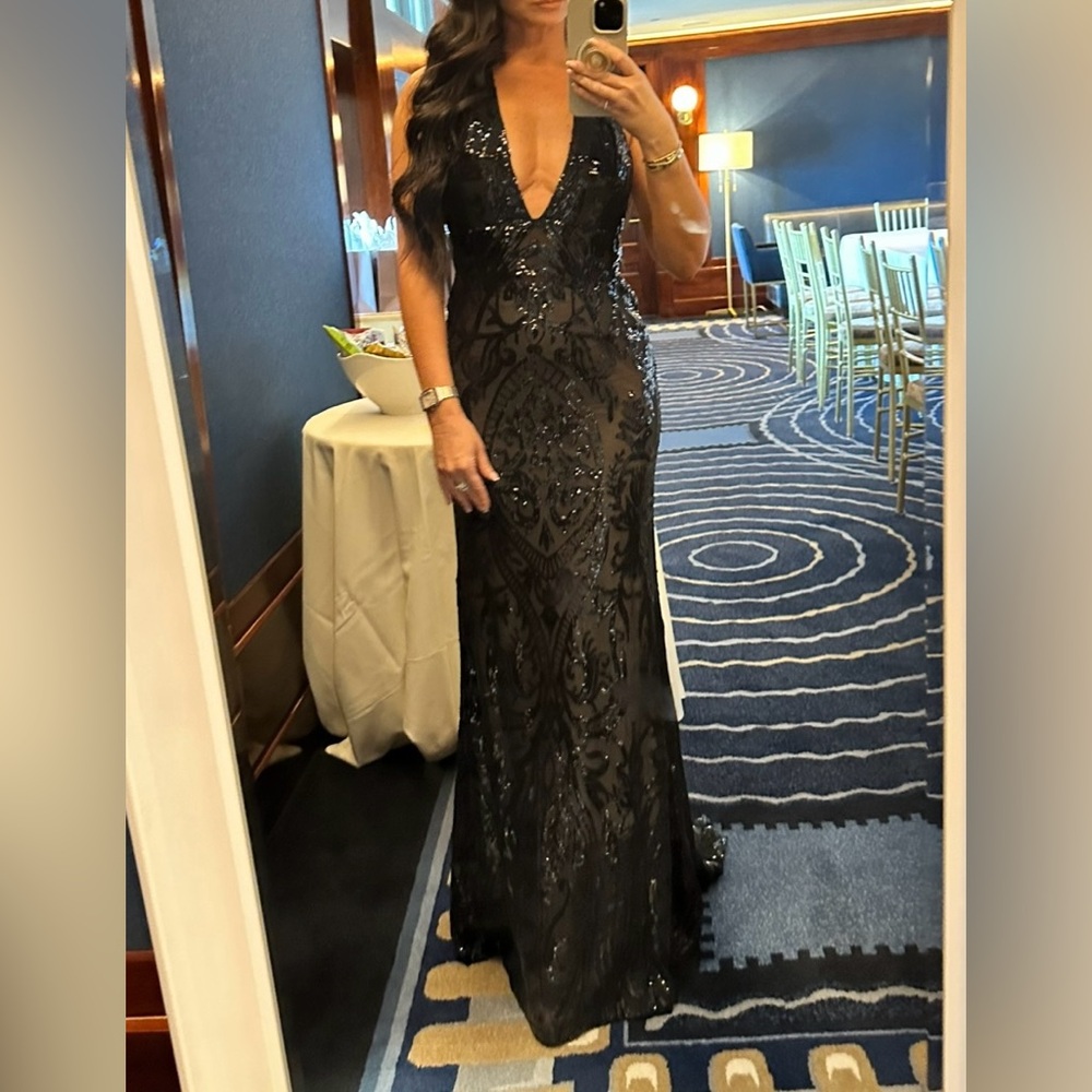 Alamour The Label Black Maxi Dress - Picture 4 of 6